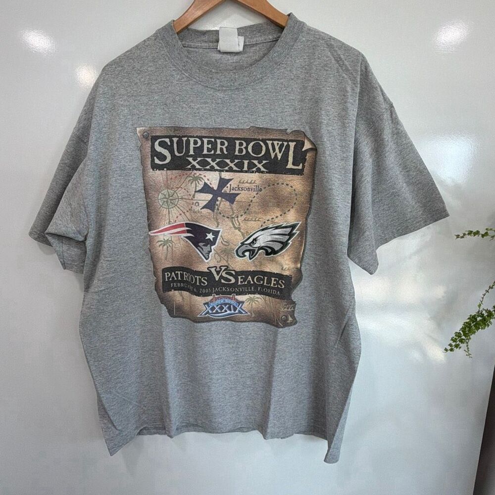 Vintage Super Bowl XXXIX 2005‎ Patriots Eagles Tee